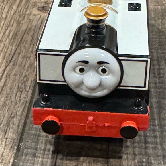 Thomas & Friends Fearless Freddie TrackMaster Motorized Train 2009 Working - Picture 2 of 11